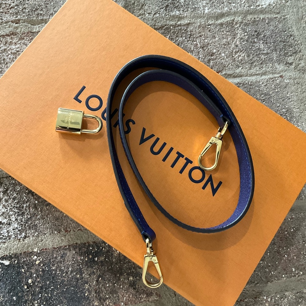 Sold Stunning Rare Louis Vuitton Montaigne MM Blue - Picture 14 of 14